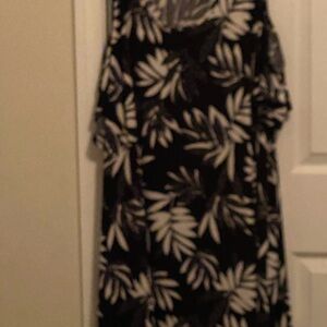 Avenue Monochrome Leaf Pattern Blouse